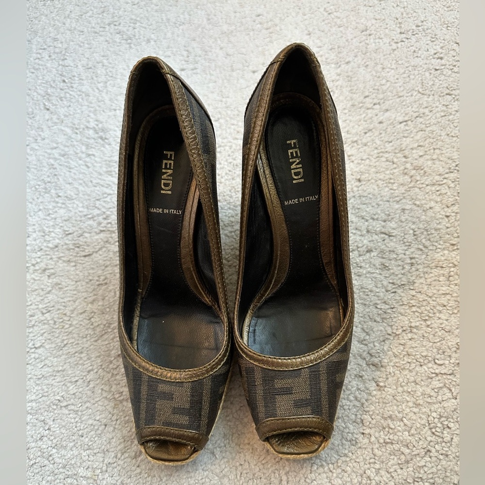 Fendi Women's Elegant Black and Tan Platform Shoes